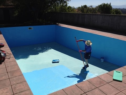 painting the swimming pool 5