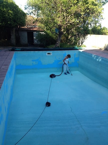 painting the swimming pool 8