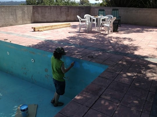 painting the swimming pool 2