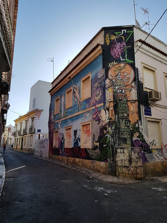 Mural graffiti in Faro