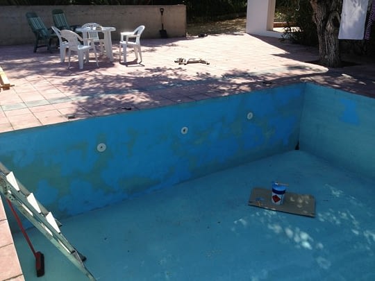 painting the swimming pool 3
